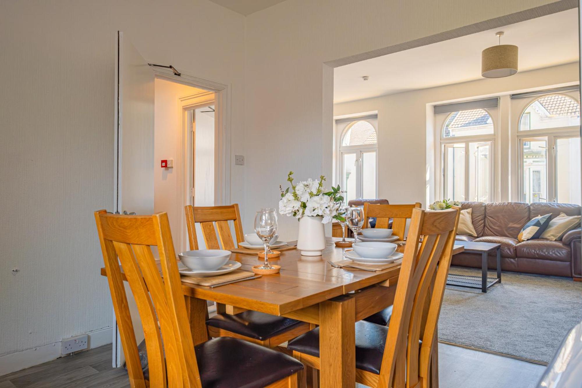 Castleview Coastal Comfort With 2 Parking Spaces Oystermouth Ngoại thất bức ảnh