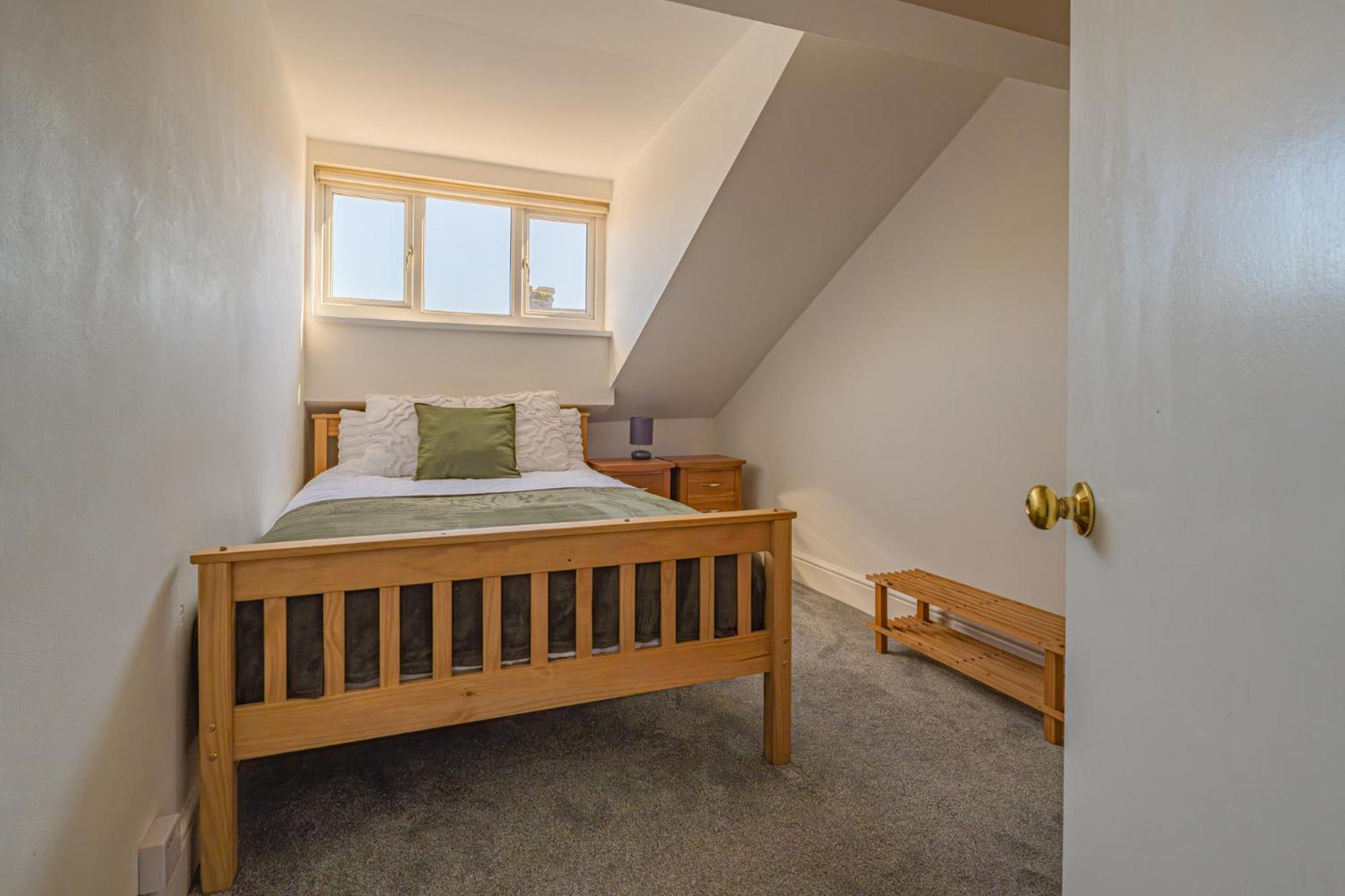 Castleview Coastal Comfort With 2 Parking Spaces Oystermouth Ngoại thất bức ảnh