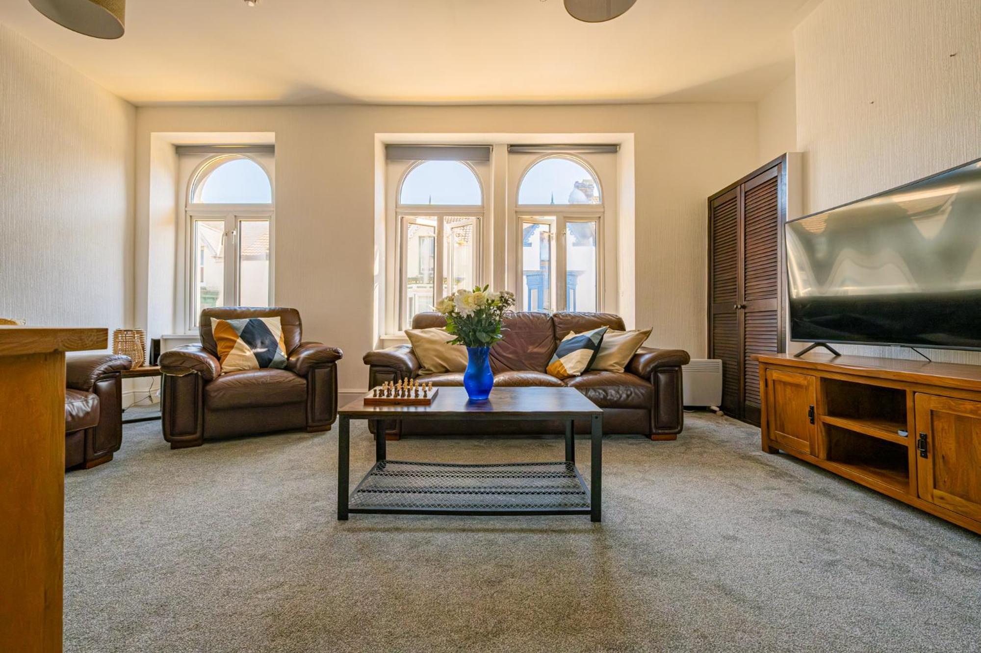 Castleview Coastal Comfort With 2 Parking Spaces Oystermouth Ngoại thất bức ảnh